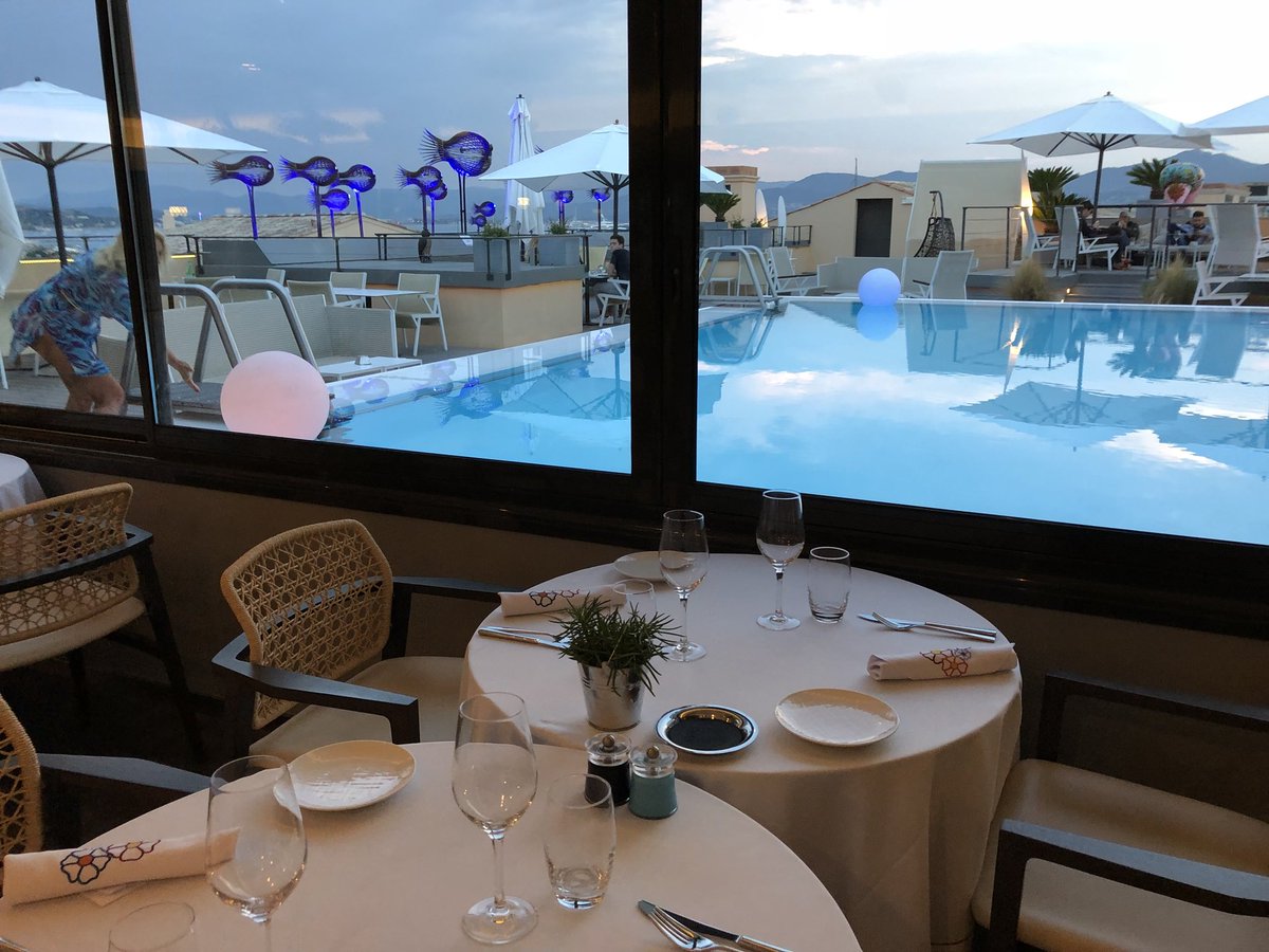 Hervé Pouchol 🇫🇷 (@hpouchol) on Twitter photo #HotelDeParisSaintTropez le spot ! #rooftop le rêve a #SaintTropez <a href="/HDPST/">HôtelDeParisStTropez</a> <a href="/GolfeStTropez/">Golfe Saint-Tropez</a> #HotelDeParisSaintTropez le spot ! #rooftop le rêve a #SaintTropez <a href="/HDPST/">HôtelDeParisStTropez</a> <a href="/GolfeStTropez/">Golfe Saint-Tropez</a>
