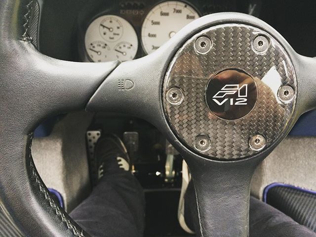 alexsmolik's tweet image. Swear to god I’m not engaging the clutch /// Je vous jure je débraye pas.
#McLarenF1 #GoodwoodFOS #fos2017 #Goodwood #GoodwoodMemories #McLarenF146 ift.tt/2I1ROyl