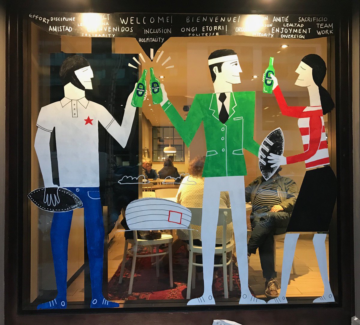 .<a href="/ibaniluna/">Iban Illarramendi</a>, ilustrador de <a href="/ArrokaEstudio/">Arroka</a>, participa en la primera exposición de ‘street art’ en los bares de Bilbao con motivo de las finales de la <a href="/ChampionsCup/">Investec Champions Cup</a> de Rugby, de la mano de <a href="/Heineken_ES/">Heineken España</a> 👉 Vota por las decoraciones que más te gusten > bit.ly/2wmKkQW