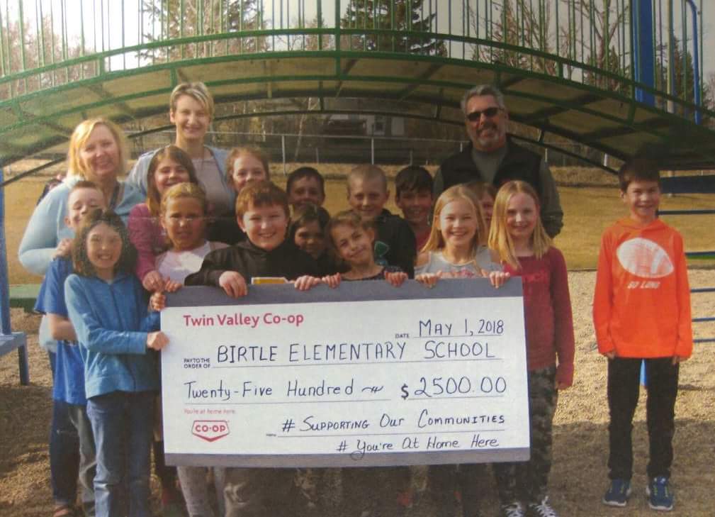 TwinValleyCoop's tweet photo. TVC donated to the Birtle Elementary School playground #locallyinvested #communityminded #memberrelations #shoplocal https://t.co/mwuBBM835d