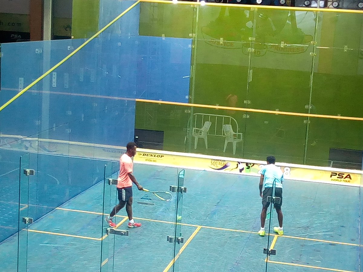 acl_sports's tweet photo. Next up in the main court is another big one between top Nigerian player, Abdulrahman Yusuf (pitch) and France no. 8, Sebastian Bonmalais (blue) 

It's still the qualifying round of the @ChamberlainOpen

#ChamberlainSquash #ChamberlainOpen https://t.co/u5pg67goiF