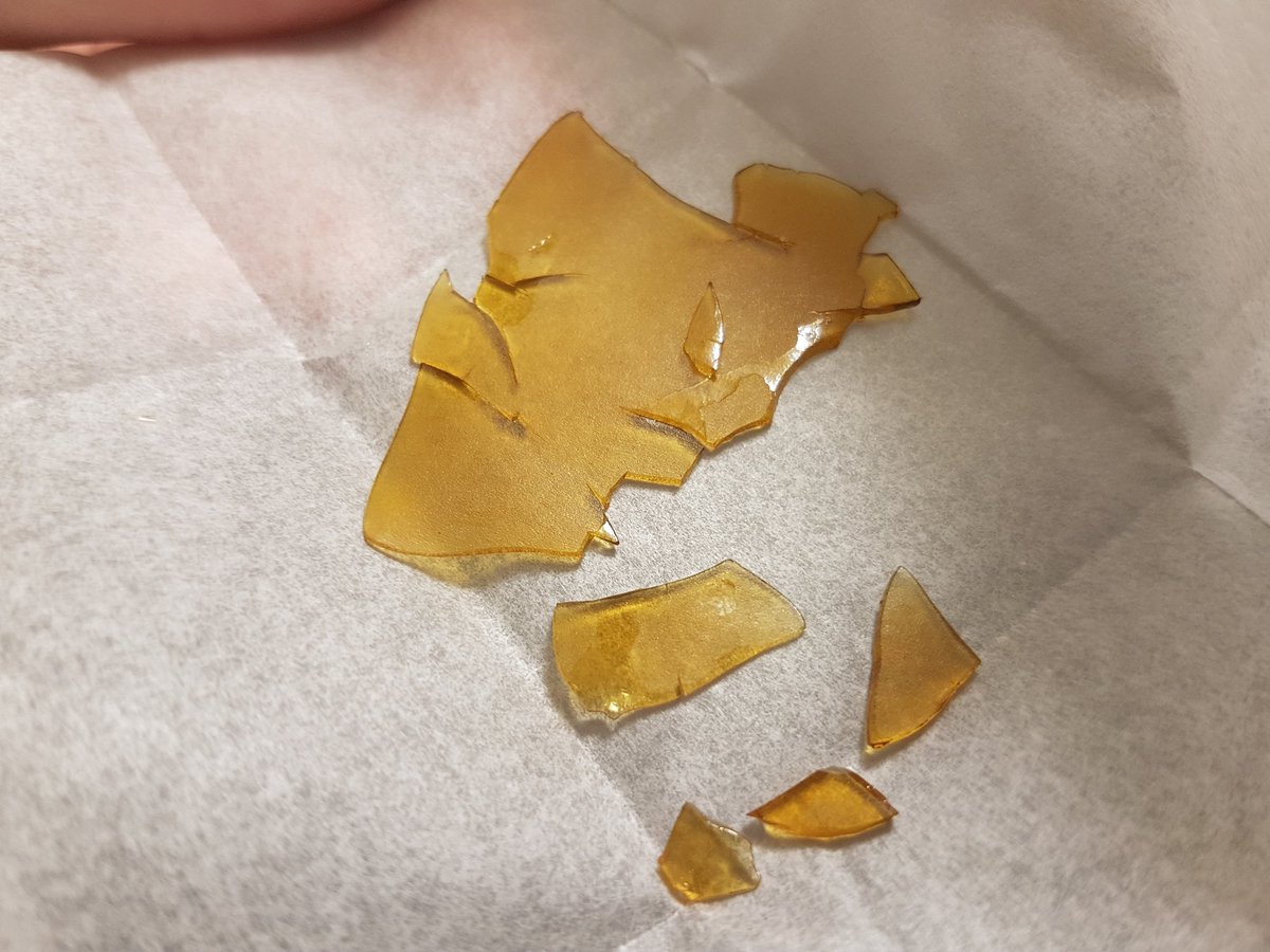 FameRetweets's tweet photo. #HempStar #shatter from @bigbangextracts π―π
#TrueChron #Shatter #fueledbybho #MedicalMarijuana #Concentrates #NugRun #Dab #Dabs #DailyDabs #Dabdaily #dailydabbers #smokedabs #dabsmoke #firesmoke #fireondeck #gasondeck https://t.co/e52nWL4Lsw