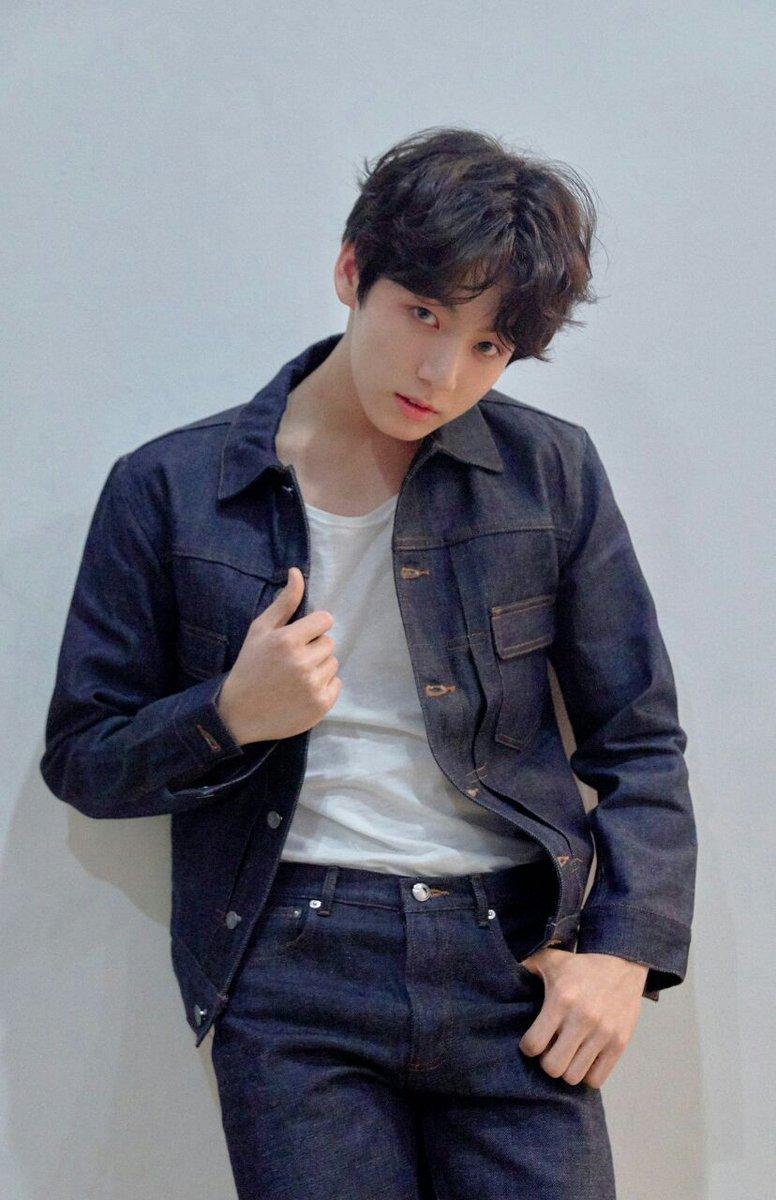 VITHERONE's tweet photo. QUE LES PASA A ESTOS DE @BigHitEnt uno tratando de estudiar y no lo dejan😢 @thelastkar
#LOVEYOURSELF #SINGULARITY https://t.co/e7o0wWbCIL