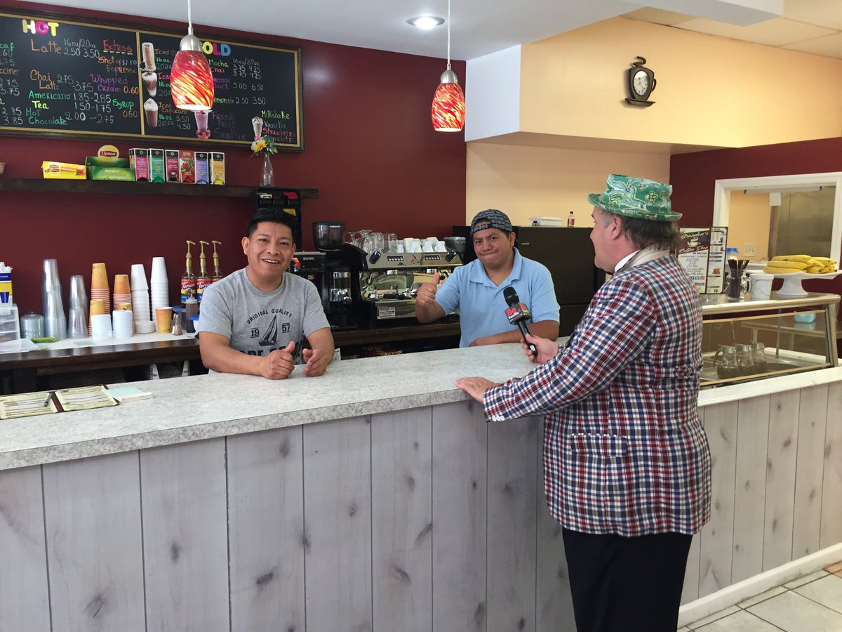 BeTerrificTV's tweet photo. Uncle Floyd’s New Jersey is in Bloomfield today. #beterrifictv #bloomfield #unclefloyd #newjersey https://t.co/nkJ6Z6u7Xg