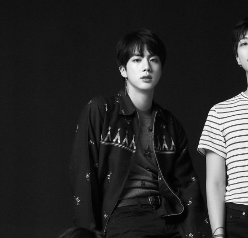 Congratulations to Seokjin on winning visuals of the year!