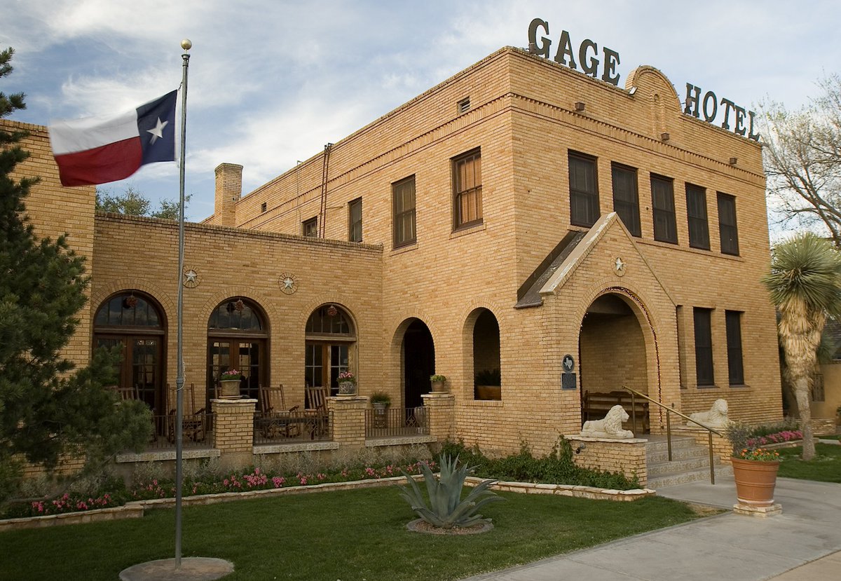 TxHistComm's tweet photo. Why take a daytrip when you can stay an #ExtraDayinTX? We’re celebrating 50 years of the Texas Heritage Trail Regions by offering a travel getaway to the Big Bend region. Enter today: https://t.co/50Hg025Mwo https://t.co/3jZ2lgxAPJ