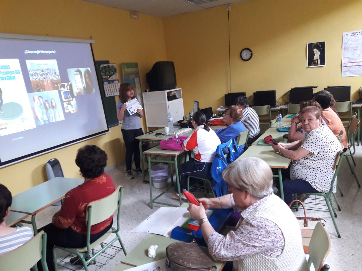 SilviaCastiiGa's tweet photo. Hoy ha sido un día gratificante...mi 4ª charla dada :) en la CEP de La Puebla de Cazalla. Y he comentado el @UGRingenieras y el @pintofscienceES https://t.co/qcn21WJ4tw