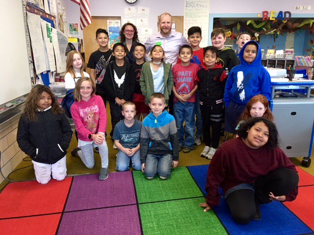 COEnergyOffice's tweet photo. CEO's Anna Kelly & Michael Turner visit w/ Foster Elementary 3rd graders about #renewableenergy, #climatechange and the state of #Colorado ~ @JeffcoSchoolsCo #STEM #STEMelementaryschool #roadrunners https://t.co/kF26e8V5Dv