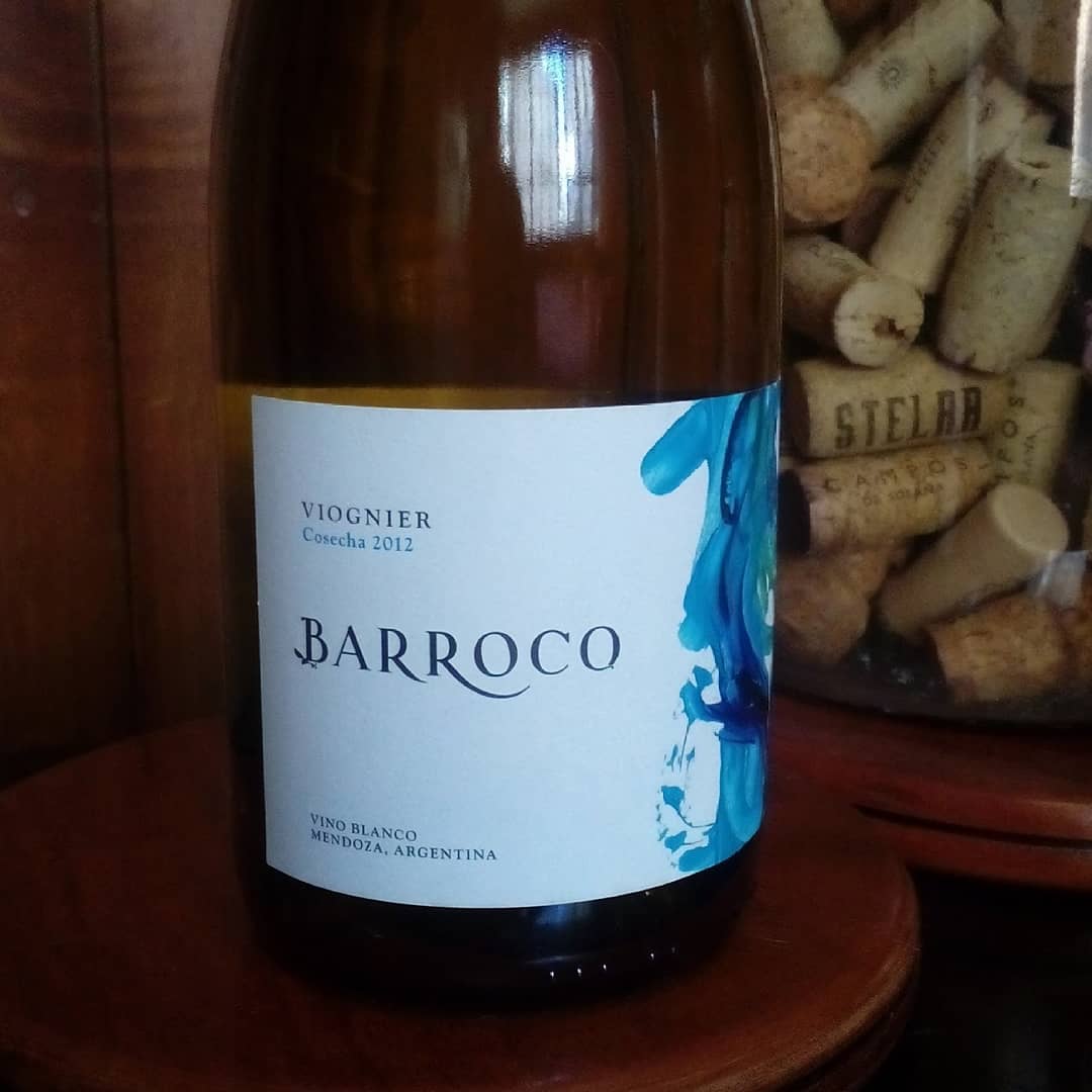 laumalbec's tweet photo. 🍷Barroco Viognier 2012🍷

Con la elegancia de la edad muestra una acidez equilibrada, agradable volumen en boca y aromas complejos, muy vivos, a frutas amarillas, piña principalmente, y levadura. Muy bueno!
Gracias por la gentileza 
@robertoromanoar @vinosbarroco https://t.co/HcoFq9AHff
