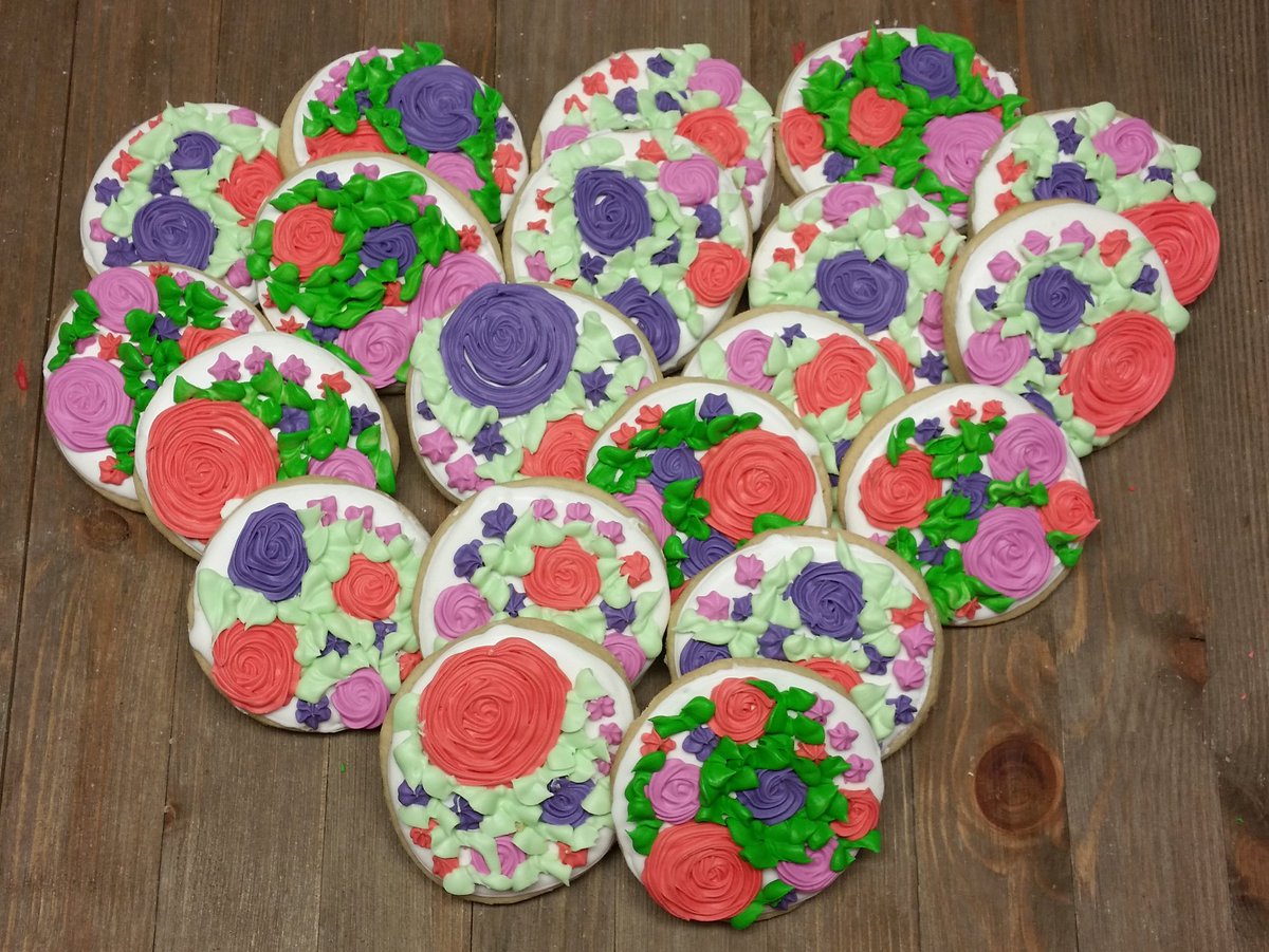 FateCakes's tweet photo. Excited to deliver some beautiful bouquets to beautiful mamas this weekend! https://t.co/HnTgzWVZFJ