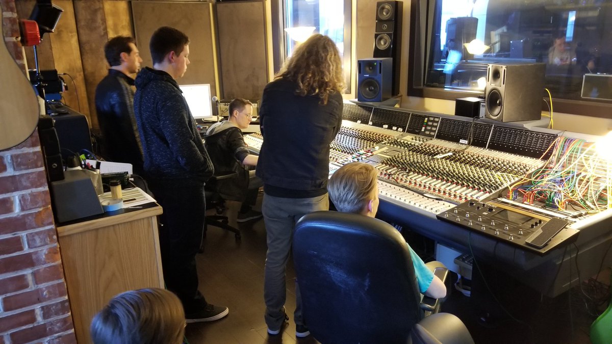 sonic_democracy's tweet photo. Listening to the rough song in full 👀

#sonicdemocracystudio https://t.co/HGuCv43sH9