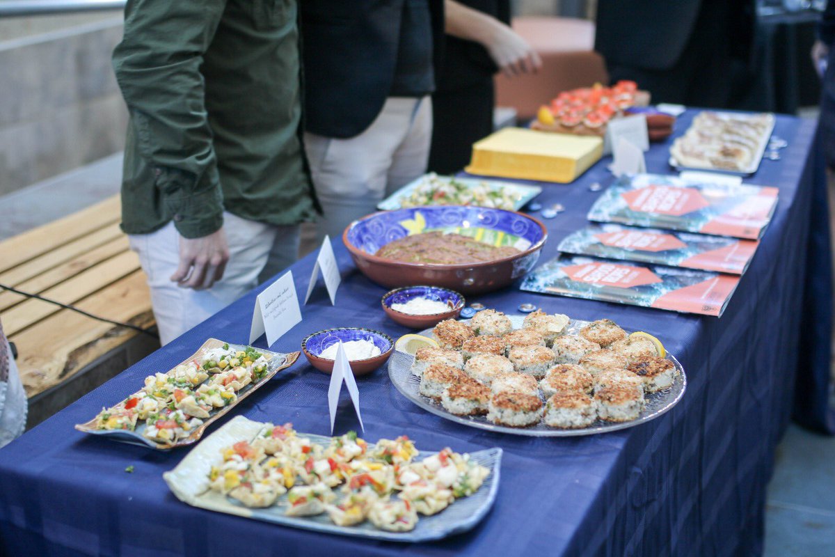 buggee's tweet photo. #Baileylab take on academic research and it’s relation to sustainable seafood and consumption. Awesome work team!! @fishgovernance @savetheocean @hmpacker @GerhartzAbraham https://t.co/B1X0ZnvdUC