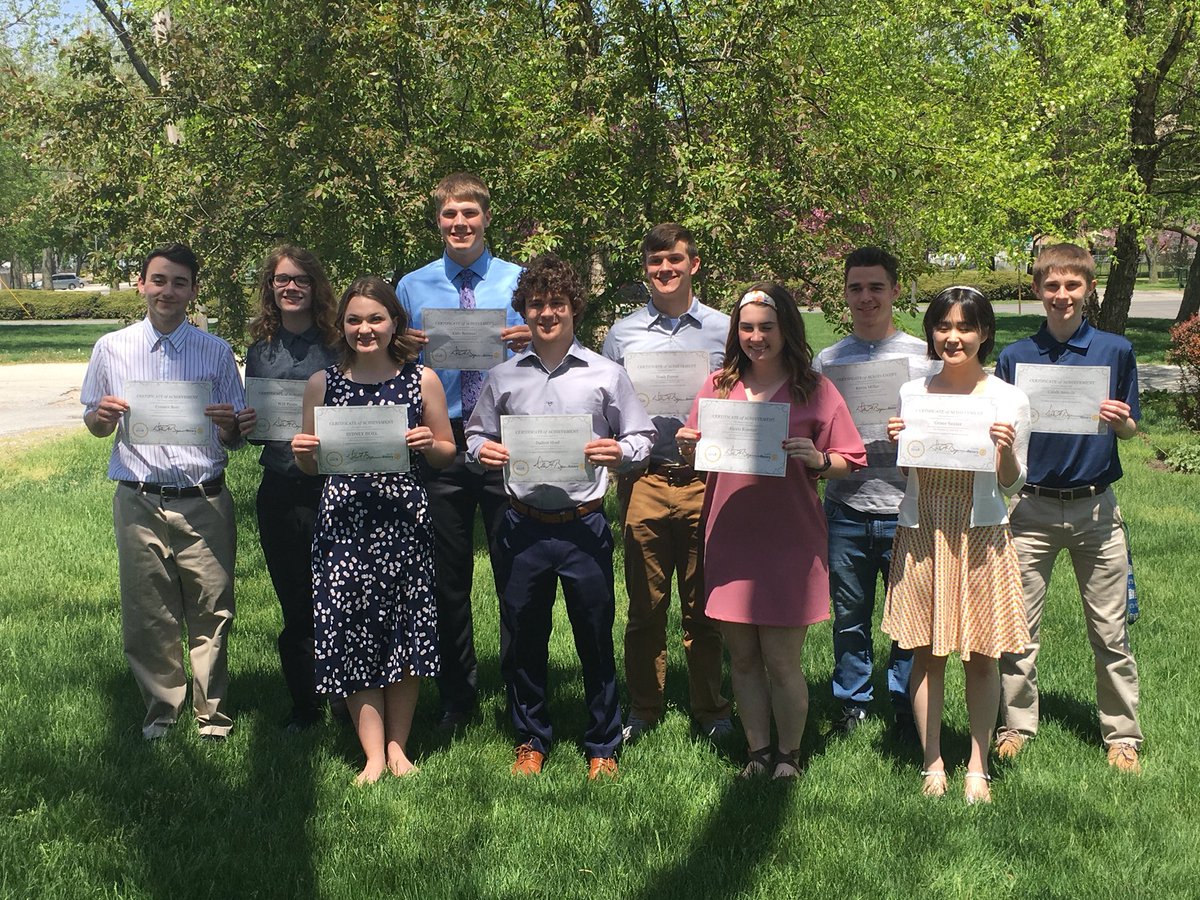 TuscolaCUSD301's tweet photo. TCHS Seniors were recognized at Rotary today for being in the top 10% of their class. #Tuscola #the301 https://t.co/c8XPiSo2vc