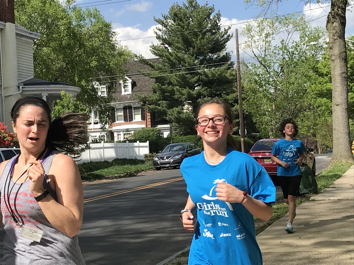 HLESLibrary's tweet photo. Go Girls on the Run! #hesscholars https://t.co/S35JfM1WtR