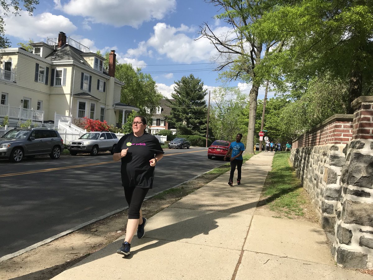 HLESLibrary's tweet photo. Go Girls on the Run! #hesscholars https://t.co/S35JfM1WtR