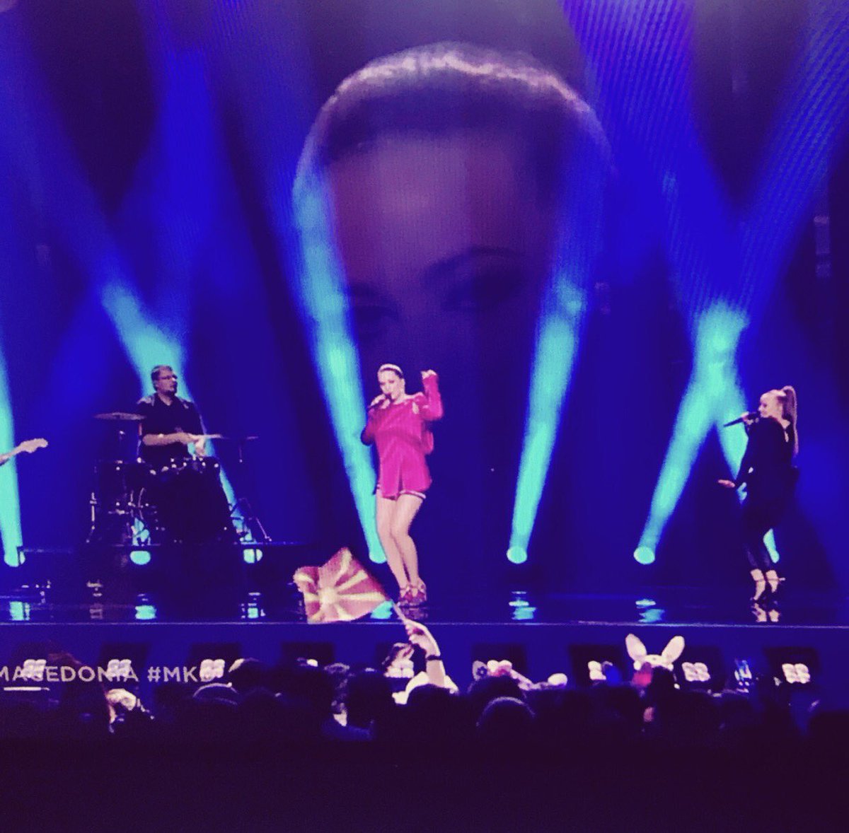 IamMacedonian's tweet photo. Great job @EyeCueOfficial! Vote for #Macedonia! Song #11!
🇲🇰⭐️🎤👩🏼🎤🎸🥁👏🏻🇲🇰
#LostAndFound
#MKD
#AllAboard
#Eurovision2018
#EyeCue
#Macedonian https://t.co/eGZANQ1wAo