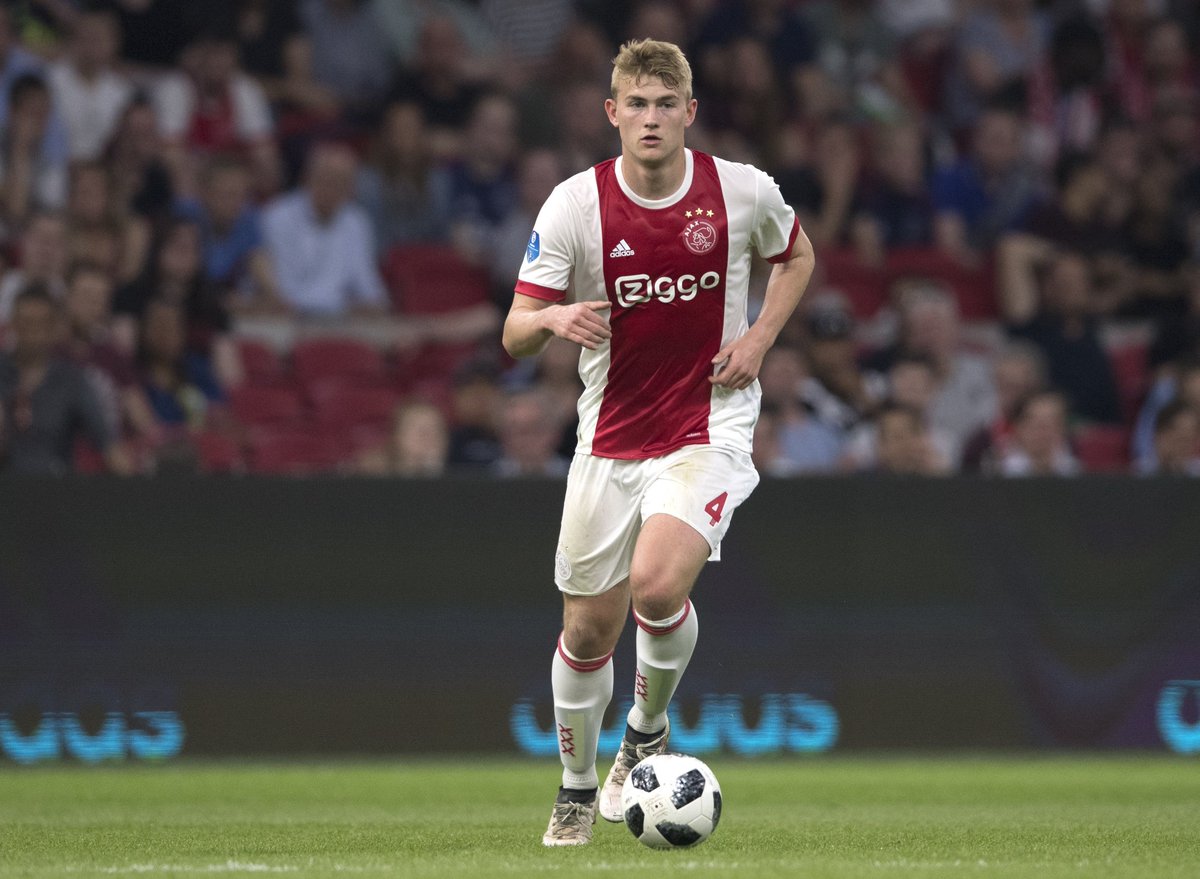 JohanCruyff's tweet photo. Congratulations to Matthijs de Ligt for winning the Johan Cruyff Award for Talent of the Year! #CruyffLegacy https://t.co/etDuMXuXdb