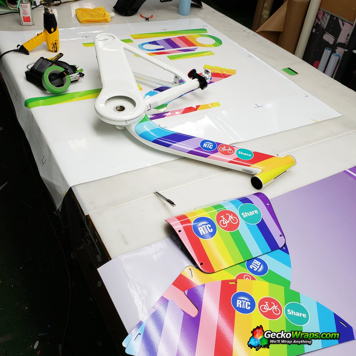 ShizzleLlizzel's tweet photo. Created a template and wrapped up this bicycle frame for the Regional Transportation Commission of Southern Nevada 🚴‍♀️🚴‍♂️
@RTCSNV #geckowraps #bikewrap #rainbow #cycling #biking https://t.co/50OVuwgzll