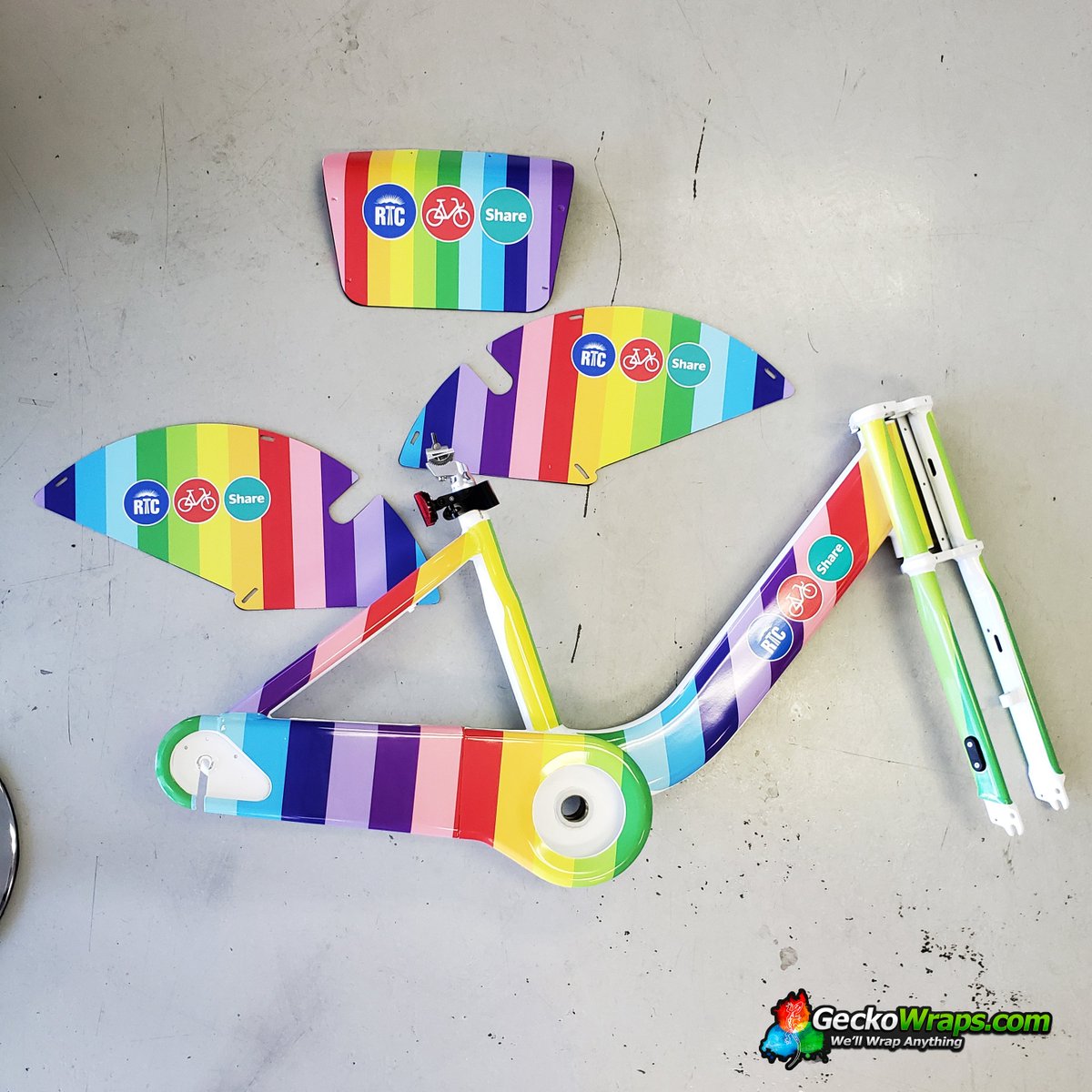 ShizzleLlizzel's tweet photo. Created a template and wrapped up this bicycle frame for the Regional Transportation Commission of Southern Nevada 🚴‍♀️🚴‍♂️
@RTCSNV #geckowraps #bikewrap #rainbow #cycling #biking https://t.co/50OVuwgzll