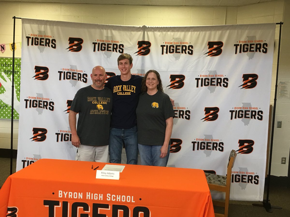 byronhsad's tweet photo. Congratulations Riley on you commitment to RVC Basketball!#TigerPride https://t.co/8qSvTWp6gQ