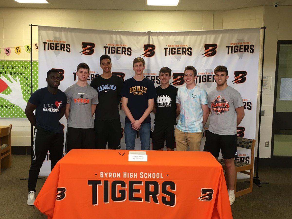 byronhsad's tweet photo. Congratulations Riley on you commitment to RVC Basketball!#TigerPride https://t.co/8qSvTWp6gQ