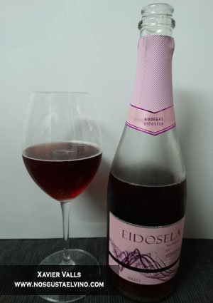 bonrotllo's tweet photo. Eidosela Burbujas del Atlántico Tinto Brut de #BodegasEidosela ➤https://t.co/7YgjmUkiGW #arbo #pontevedra #eidosela #sparklingwine #sparkling #redsparkling #redsparklingwine #espumosotinto #escumosnegre https://t.co/CdWDfnLCza