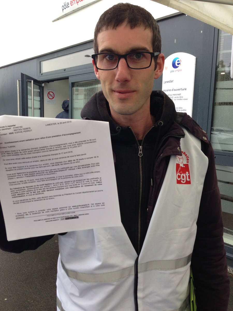 CGTChomeurs56's tweet photo. Radiation de #PoleEmploi pour refus de prestation #ActivEmploi - Action du 2 mai 2018 https://t.co/vUvSjCmlqg https://t.co/Z476dkUd9o
