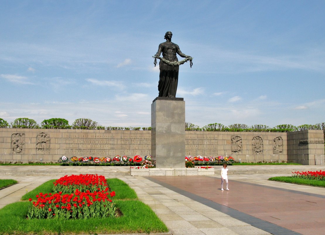 Мемориальный комплекс на Пискаревском кладбище