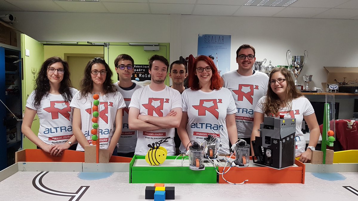 R2_Robotics's tweet photo. J-1 : photo d'équipe ! On dirait presque qu'on est reposés :) #CDR2018 https://t.co/clkZw5Ub0R