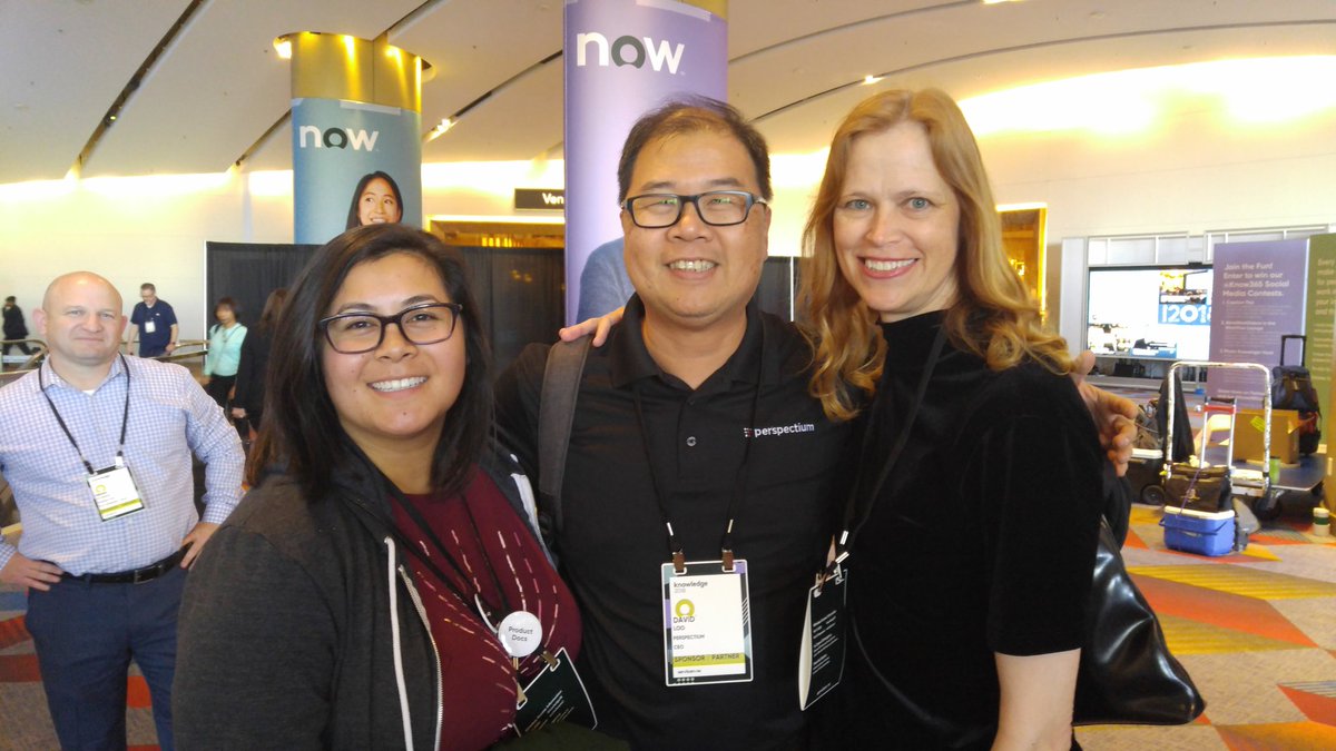 Suzorama's tweet photo. Be still my heart - @biancakarina__ and I found the inimitable David Loo! #Know18 https://t.co/roftvzjrDj
