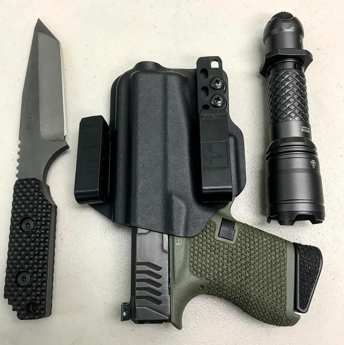 BravoHolsters's tweet photo. #tacticaltuesday @bravoconcealment Thank you for the great holsters 🙏🍻
Repost from @knife2gunfight
#mickstridercustom #mickstrider #msc @battlecocktactical @loki_tactical #bravoconcealment #bravoconcealmentholsters #knife #knives #flashlight https://t.co/A5O5E1ZE5B