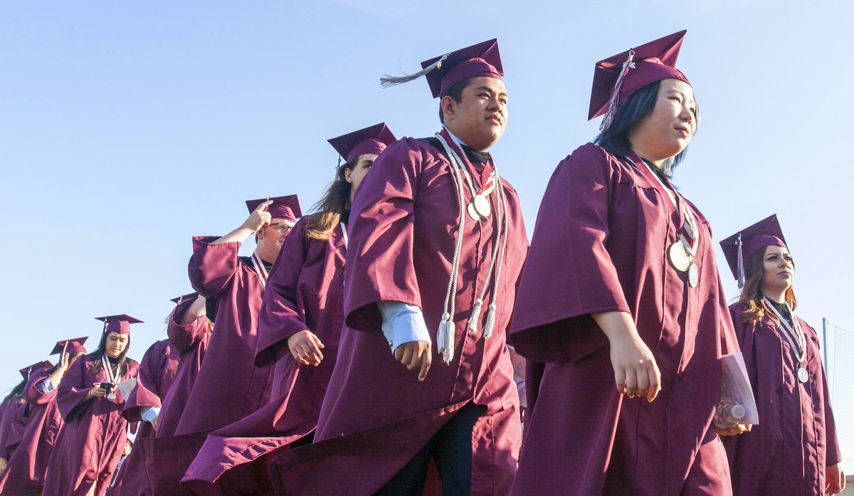 CalCommColleges's tweet photo. No matter your path at a California community college, our professors help get you to the finish line. Thank you to all of our teachers, for all you do for our 2.1 million students. We salute you.
#TeacherAppreciationDay https://t.co/x0UWseKhNP