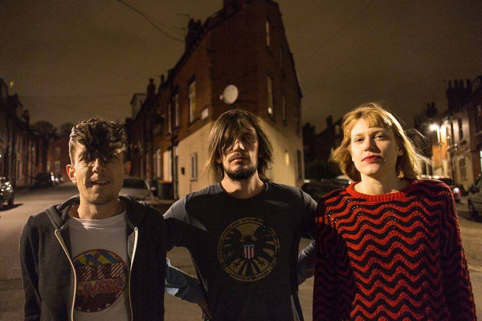 RadarEstudios's tweet photo. Este semana vuelve a estar muy completa en #RadarEstudios:😅🤟
👉Ju.10 @hannah_epperson (USA) en #OnTheRadar
👉Vi. 11 #Cowtown (UK) en #OnTheRadar SON EG!
👉Sa.12 Festa fin do Festival Primavera do cine con #Cró!
👉Lu.14 #MinamiDeutsch (kraut, Jap) en #OnTheRadar https://t.co/D0P6X7uLPb