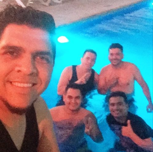 luisangelelfla's tweet photo. Excelente martes ✌🏻 enseñando puercazo jajaja 😂 🐷🐷 https://t.co/0XrbkNrT6R