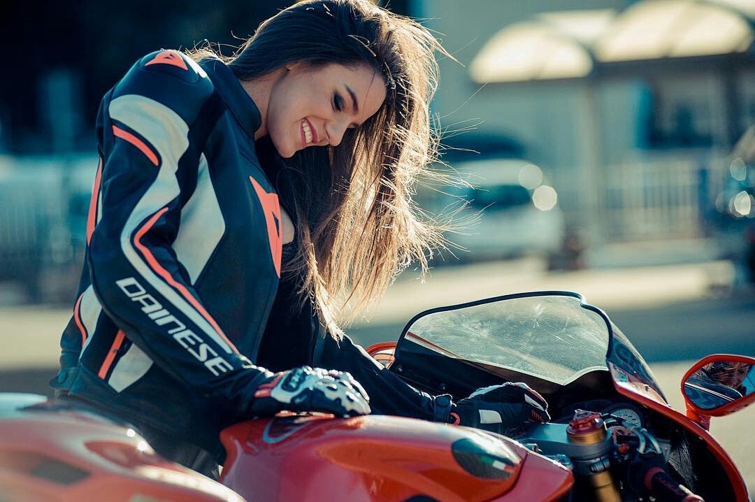 mvagustistagram's tweet photo. Smiling with MV Agusta. 📷@davemorello #MVAgusta #F4 #RossoMVAgusta #bikewithoutlimits #fastbike #enjoytheride #ontheroad #italiandream #Dainese #DaineseCrew  https://t.co/WDMpw2Lwr3 https://t.co/A6b6TDm0ge