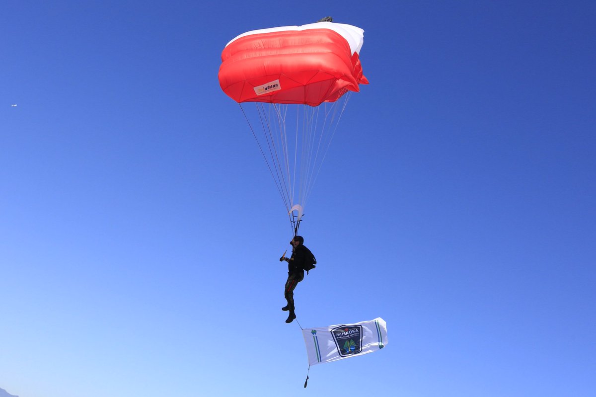 lsteiger3's tweet photo. CF parachute team “the Skyhawks” jump &amp; fly Muskoka Paramedic Services Flag for our Honour Guard! https://t.co/q5OUFOCFRw