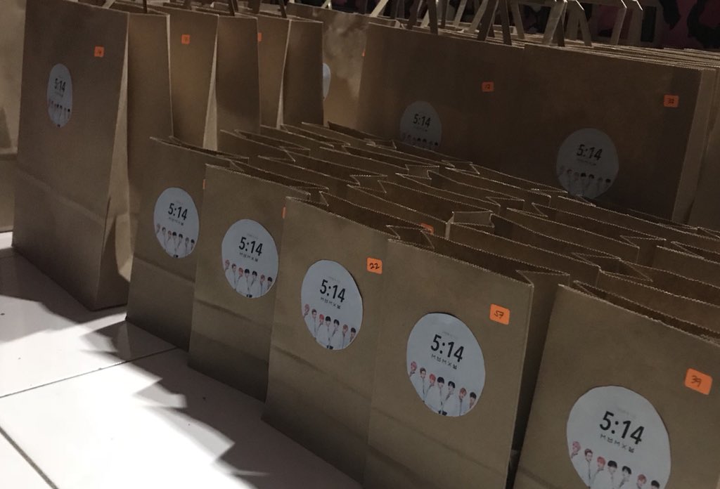 hannawon0115's tweet photo. Y’all like the packaging? Heheh :3
#MY514TreasureHuntMBB
#몬스타엑스 #Monsta_X #MonstaX #MXMB #MXAnniversary #MX514 #Monbebe https://t.co/qfo3LmjaTw