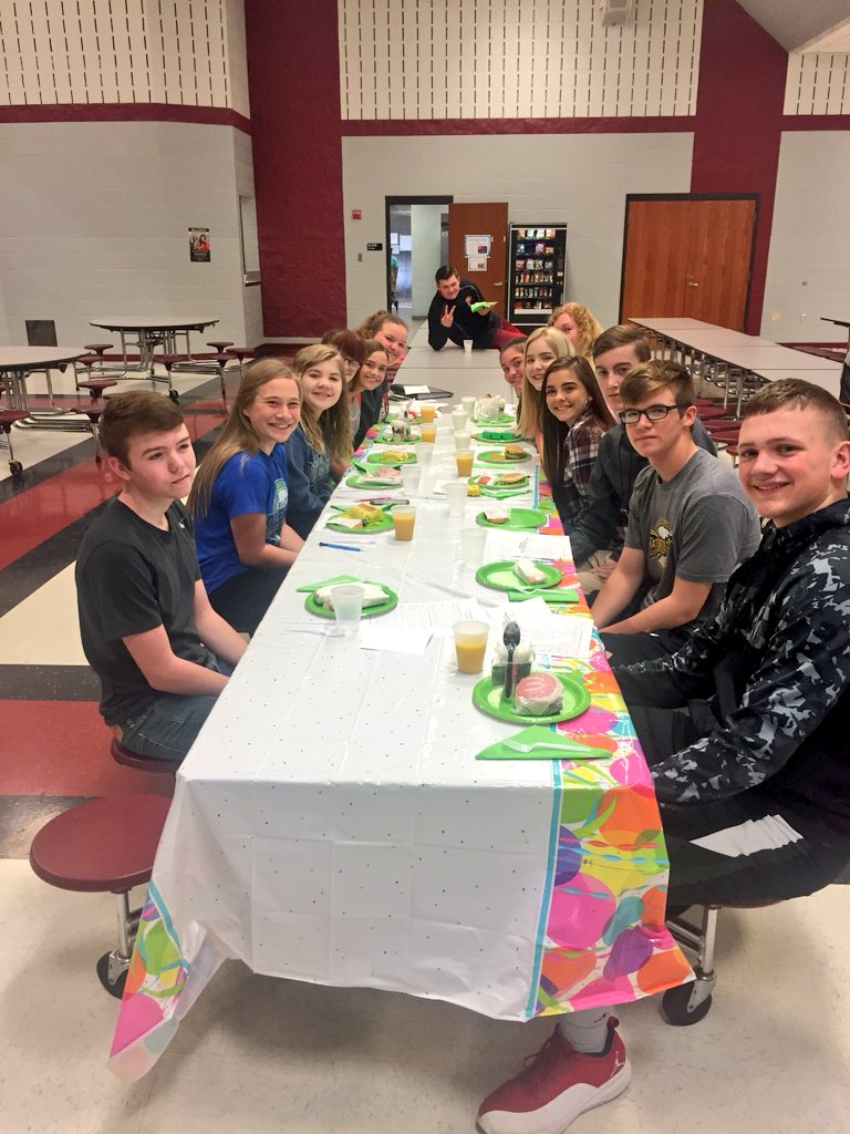 MrsABurkitt's tweet photo. #cdlphs table setting and manners lesson for trait 17: Leadership today! Yay Waverly @McDonalds for having the order ready to go this morning. And thanks @BurkittTodd for graciously offering to pay the McDs bill for these great kids!👍🏻 #PiketonPride https://t.co/Wj2lUKyydi