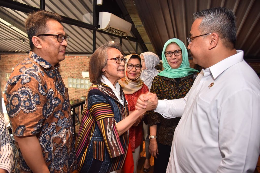 EkoSandjojo's tweet photo. Dialog potensi kopi Nusantara. Desa2 di Indonesia mempunyai potensi untuk menjadi penghasil kopi terbesar didunia. Atou kita wujudkan dfn program Prukades Kopi di desa. https://t.co/8YdkHuXVx1