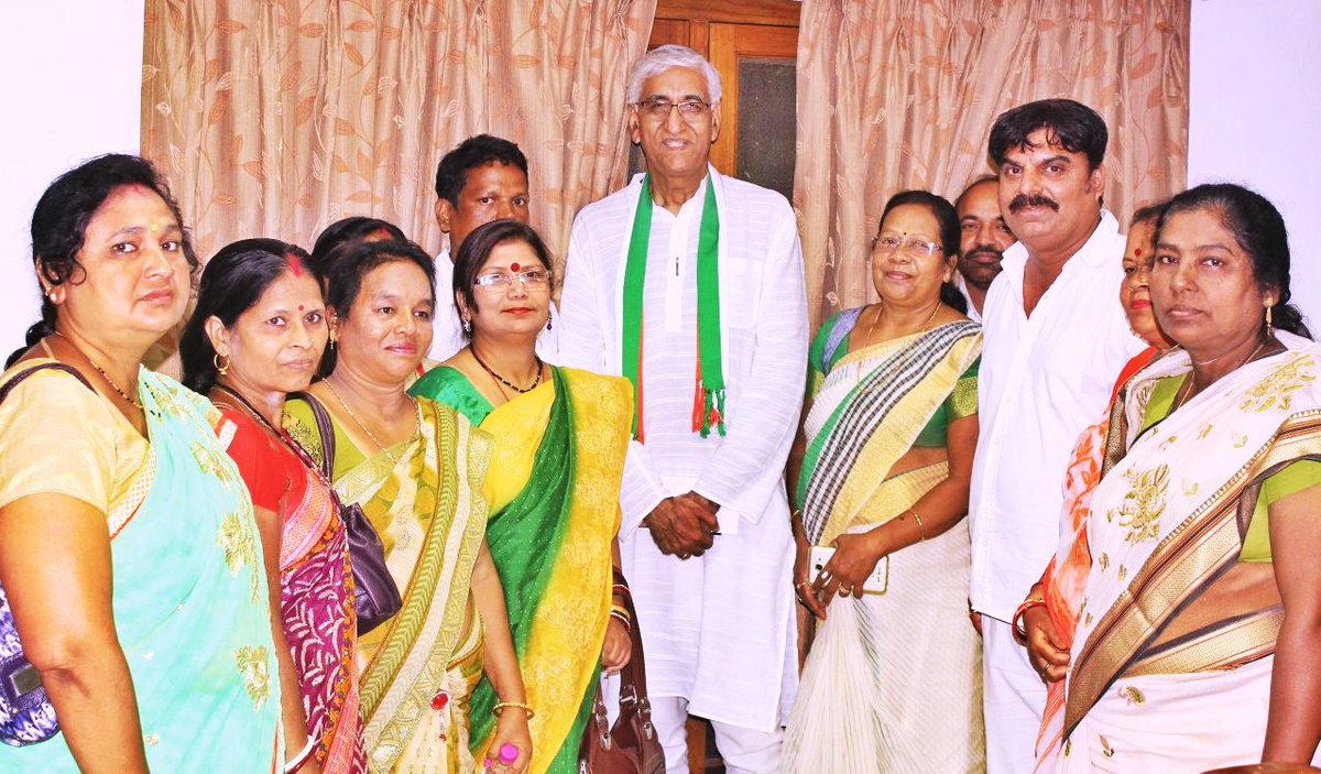 TS_SinghDeo's tweet image. Had an invigorating discussion session with Jagdalpur Youth Congress members, IMA Doctor Sangh and Zila Panchayat members for the #JanGhoshnaPatra campaign, adding to the resolve of representing the aspirations of the people,comprehensively!
#आपका_विकास_आपके_हाथ