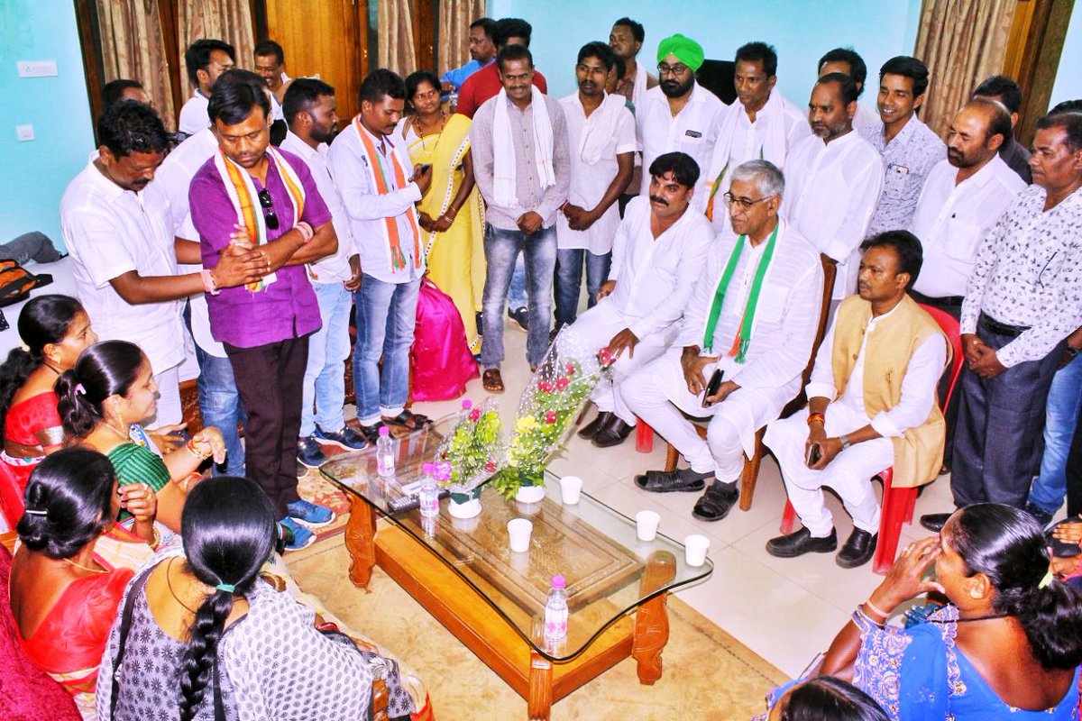 TS_SinghDeo's tweet image. Had an invigorating discussion session with Jagdalpur Youth Congress members, IMA Doctor Sangh and Zila Panchayat members for the #JanGhoshnaPatra campaign, adding to the resolve of representing the aspirations of the people,comprehensively!
#आपका_विकास_आपके_हाथ