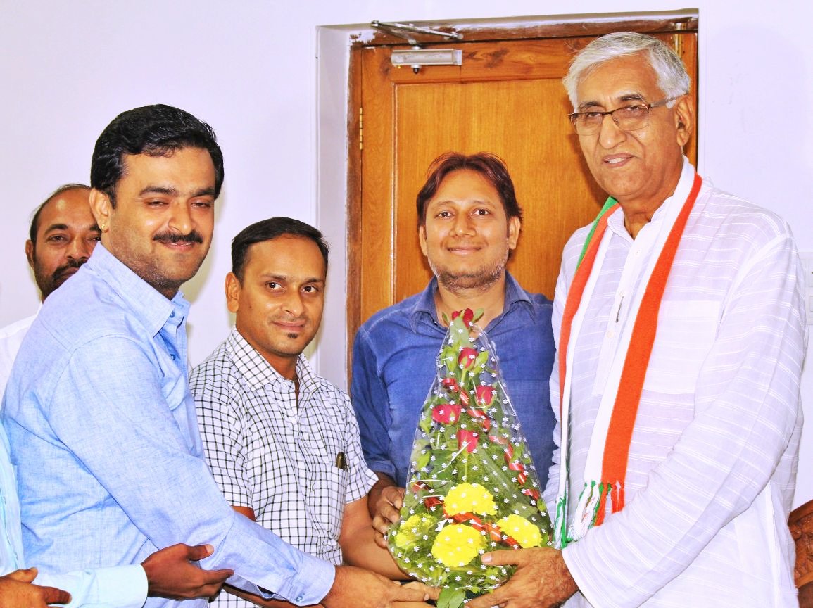 TS_SinghDeo's tweet image. Had an invigorating discussion session with Jagdalpur Youth Congress members, IMA Doctor Sangh and Zila Panchayat members for the #JanGhoshnaPatra campaign, adding to the resolve of representing the aspirations of the people,comprehensively!
#आपका_विकास_आपके_हाथ