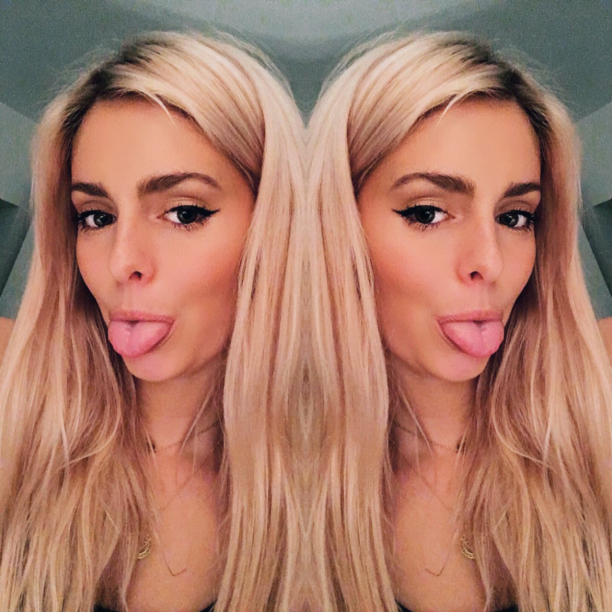 callmeloop's tweet photo. Feelin’ maself and my peach hurrrrr and my eyeliner flick #fleeeeeek #TwoForTuesday 🍕 https://t.co/CH1HgXQnY2