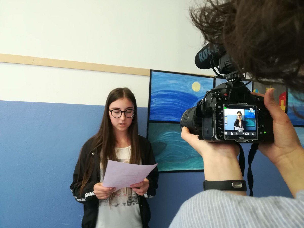 RobertaBaria's tweet photo. Il progetto "CARO RICERCATORE, TI POSSO CHIEDERE...?" È andato avanti. Ora i più piccoli hanno finito di fare le loro domande e presto sarà il turno dei più grandi, dei ricercatori. Saranno altrettanto bravi davanti alla telecamera? ;-) @planckmagazine #bambini #scienza #video https://t.co/8Wii0ap2oi