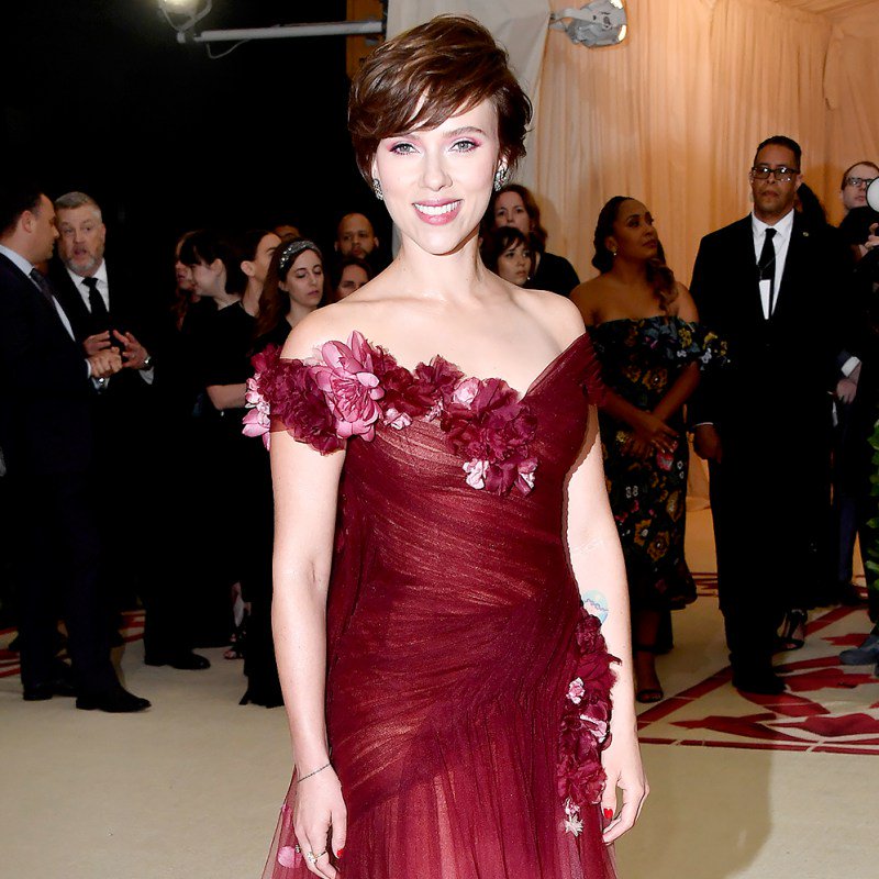 thewdish's tweet photo. Amazed that everyone seemed to follow the theme this year. Except you, ScarJo. 😒 #MetGala https://t.co/6dTiv4AZjF