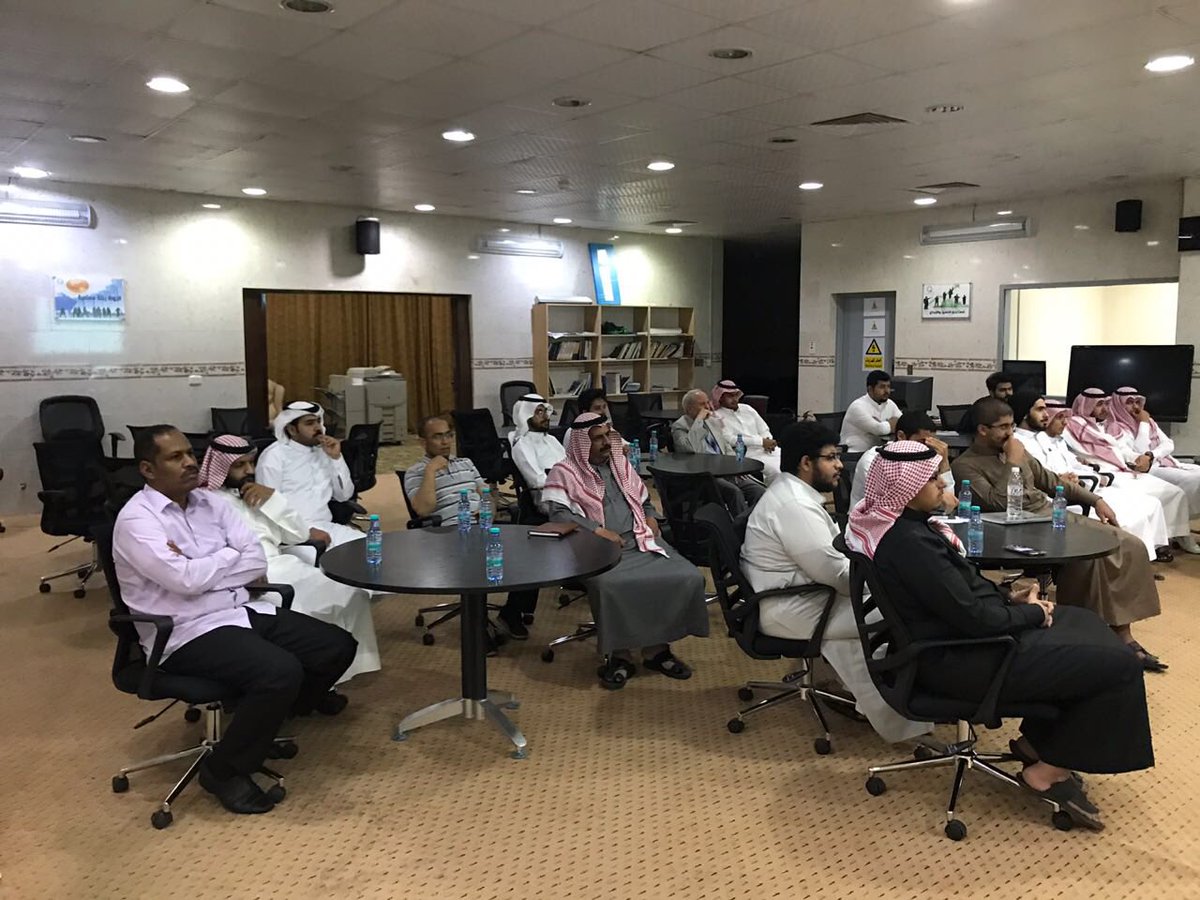 SCE_ALBAHA's tweet photo. #يحدث__الان  محاضره ( تمثيل شبكات النقل الكهربائي بإستخدام برنامج 
power world smiulator ) والمقامه بقاعة التدريب المهني والتقني في مركز الامير مشاري للجودة  في منطقة #الباحة  @atalla3 @Eng_Council https://t.co/StT13zcVqj