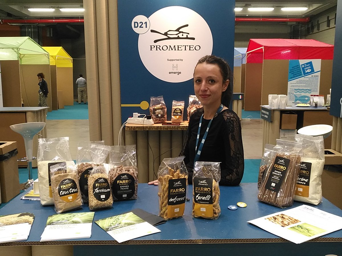 SEEDSandCHIPS's tweet photo. Meet @PrometeoFarro one of the exhibitors at the @emerge___ cluster at Seeds&amp;Chips.
They produce emmer and do einkorn wheat in a controlled #SupplyChain maintaing a high traceability from the farmer to the concumer. 
This and many more.
#SaC18 #FoodInnovation #FoodTech #AgTech https://t.co/gwE5npcocP