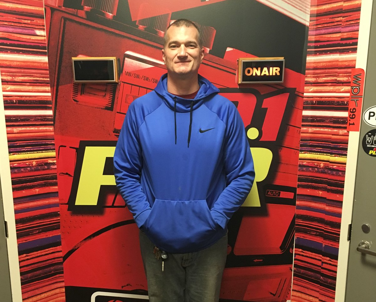 991PLRFM's tweet photo. Today @ChazandAJ brought in @NakedAndAfraid superstar #ShaneLewis, who explained how he wound up picking thorns out of one of his co-stars naked behind.
LISTEN: https://t.co/7Tvx5VycWt https://t.co/cXFXdAgTLf