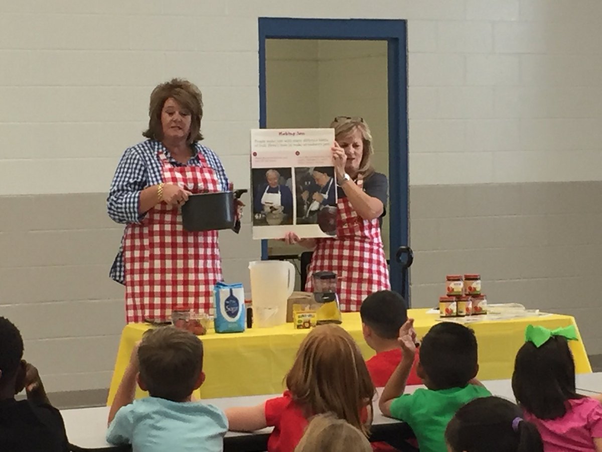 JMOdomElem's tweet photo. Huge SHOUTOUT to our special guests for STEM Day!! You were awesome!! #GASTEMDay  #sunbeltexpo #LauriJos #ColquittCountyFarmBureau #cchsAg https://t.co/OdtApeEFNl