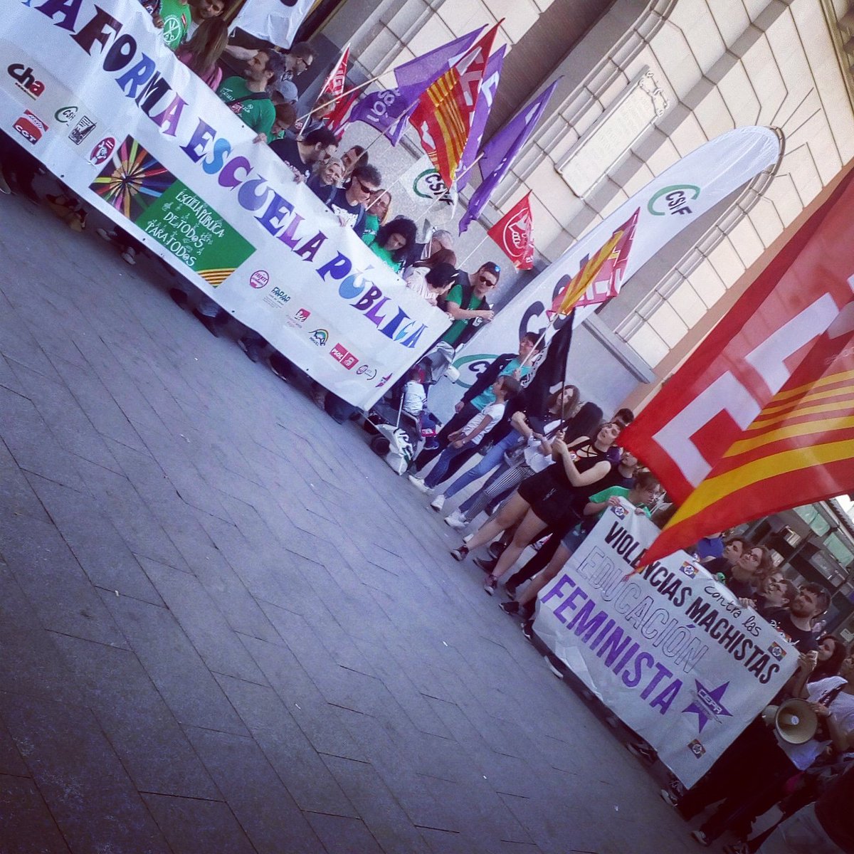 GuillermoUcar's tweet photo. Necesitamos una Educación Digna, Pública y de Calidad para una nueva sociedad. Para que nadie se quede fuera, para que las miles de familias trabajadoras puedan seguir accediendo al sistema educativo.
#EducaciónDigna #DerogaciónLOMCE #EstabilidadInterina #FPDigna https://t.co/2iGOO29u3r